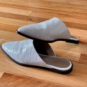 Seychelles impersonate mule in white croco